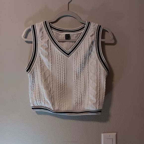 SHEIN White Cable Knit V-Neck Cropped Tank with Black Trim - Picture 8 of 11